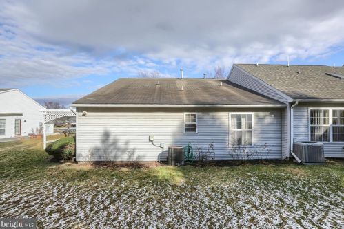 5 Thornhill Ct, Carlisle PA  17015-7669 exterior