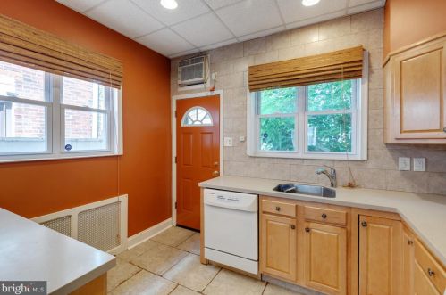 2335 12 St, Philadelphia PA 19133-1008 exterior