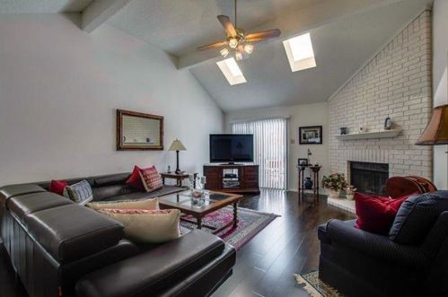 3803 Silver Maple Dr, Carrollton TX  75007-1039 exterior