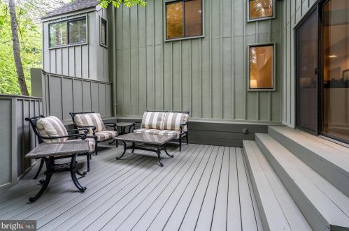 11607 Bromley Village Ln, Herndon, VA 20194-1214