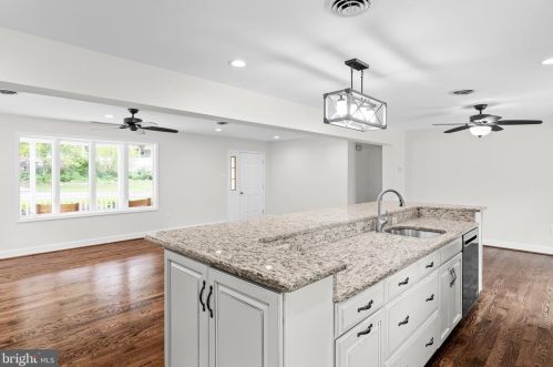 53 Bob White Dr, Harpers Ferry WV  25425-5810 exterior