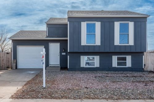 19704 Batavia Dr, Denver, CO 80011-5302