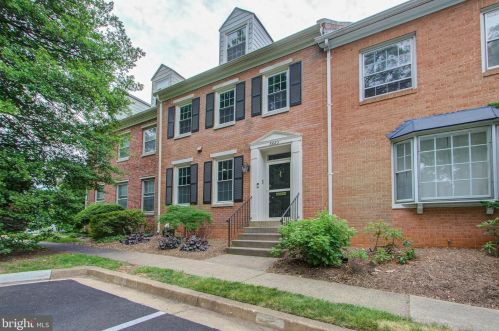 6683 Mclean Dr, Mc Lean, VA 22101-4002