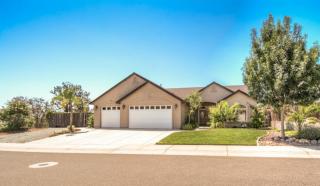 3363 Old Lantern Dr, Redding, CA 96003-2179