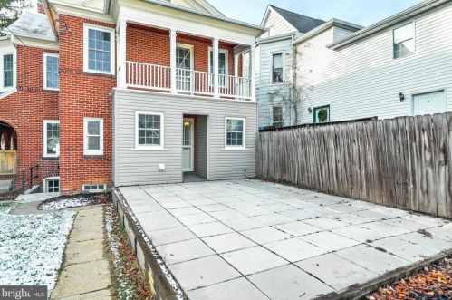 437 Carlisle St, Hanover PA 17331-2188 exterior