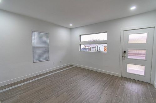 2735 Grafton Ave, Dallas TX  75211-5711 exterior