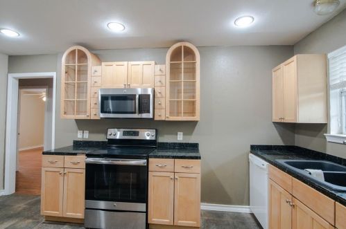 1605 Baxley St, Carrollton TX 75006-6043 exterior