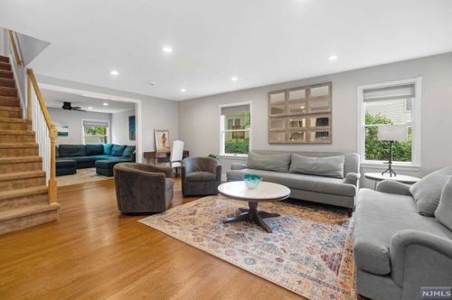 208 Phelps Ave, Cresskill, NJ 07626-2436
