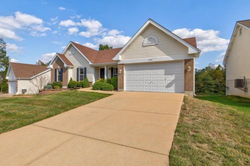 1808 Hawk Pointe Dr, Festus, MO 63028-3147