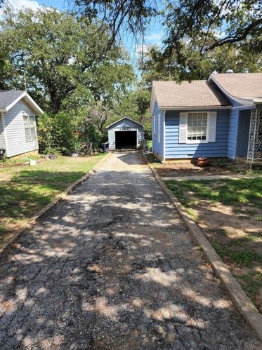 2101 Queen St, Fort Worth, TX 76103-2017