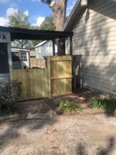 308 Main St, Conroe TX  77385-4832 exterior