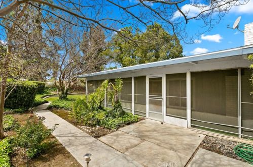 5576 Inner Circle Dr, Riverside CA  92506-3617 exterior