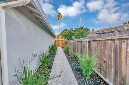 1980 Gilardy Dr, Concord CA  94518-3214 exterior