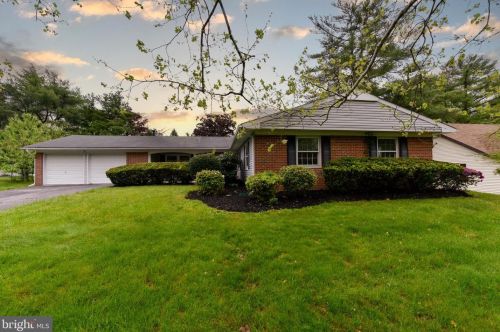 19 Twilight Ln, Willingboro, NJ 08046-3836