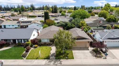 858 Wightman Dr, Lodi, CA 95242-3734