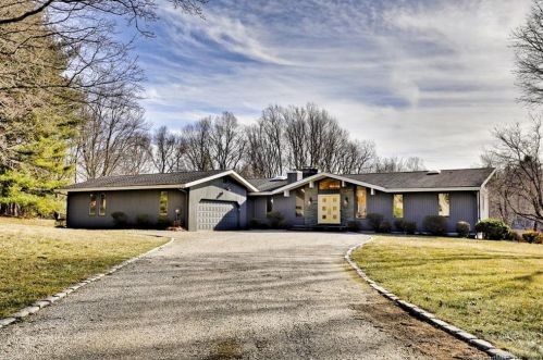 7 Admiral Ln, Norwalk, CT 06851-1425
