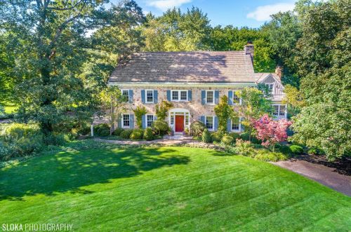 150 Meadow Ln, Northfield, IL 60093-3831