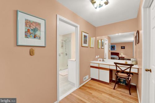 5 Exeter Ct, Princeton NJ  08540-7000 exterior