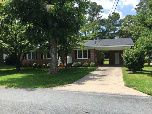 1007 Bradshaw St, Clinton, NC 28328-2427