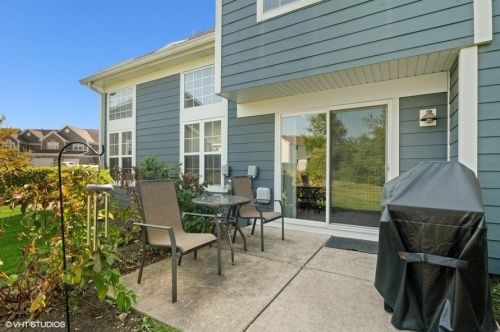 675 Kingsbridge Dr, Carol Stream IL  60188-4319 exterior