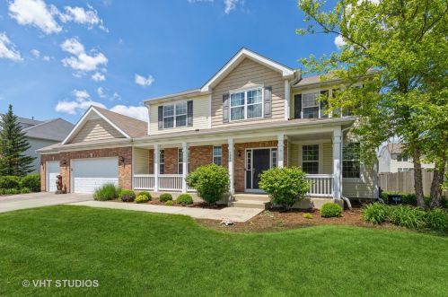 1242 Villa Dr, Pingree Grove, IL 60140-5623