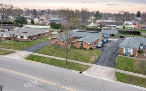 2416-2422 Red Coach Dr, Springfield OH  45503-1238 exterior