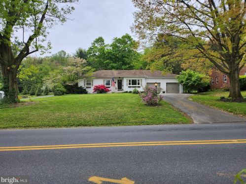 142 Meadow Ln, Lancaster, PA 17601-3704