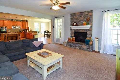 16534 Louisville Pl, Woodbridge VA  22191-4452 exterior