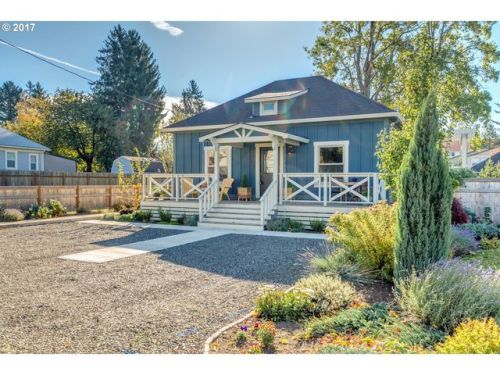 714 10th St, Damascus, OR 97030