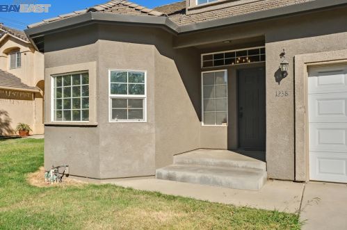 1238 Hasley Dr, Modesto, CA 95358-1460