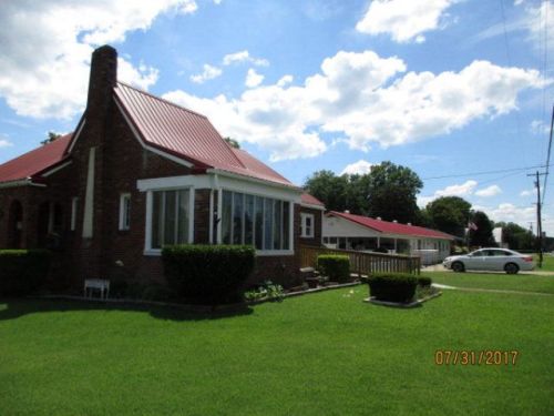147 Pine St, Bruceton, TN 38317-1518