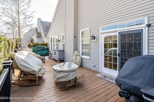 34 Redwood Dr, Tinton Falls NJ  07712-8702 exterior