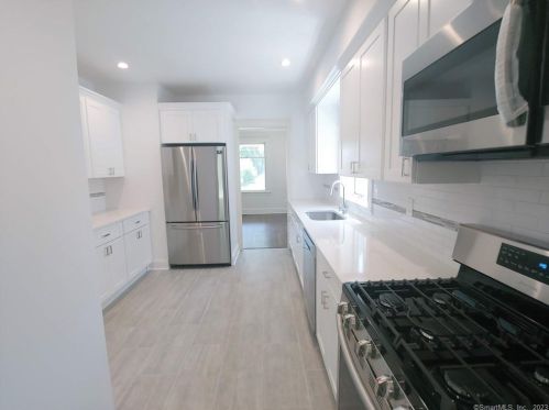 5 Glendenning St, Norwalk CT  06851-2905 exterior