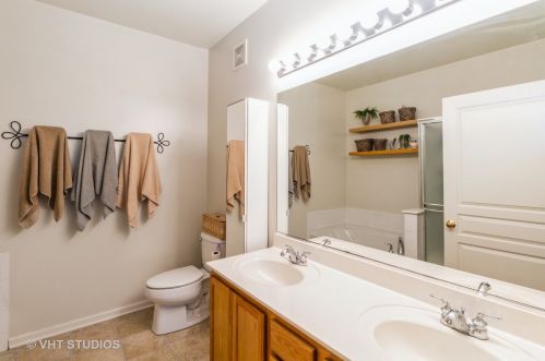 2305 Aurora Dr, Pingree Grove IL  60140-6442 exterior