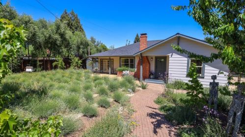 670 Grove St, Healdsburg, CA 95448-4755