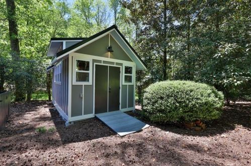 1630 Brandon Hall Dr, Atlanta GA  30350-3703 exterior