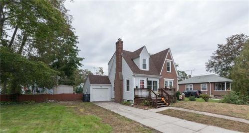 11 Elmhurst St, Warwick, RI 02889-1007