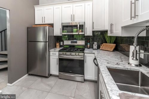 1005 Eagles Chase Dr, Trenton NJ  08648-2539 exterior