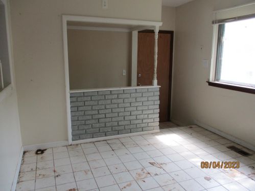 5186 Ville Camelia Ln, Hazelwood, MO 63042-1600