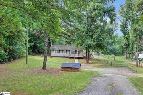 4925 Torrington Rd, Laurens, SC 29360-7757