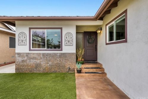 5251 141st St, Hawthorne, CA 90250-6405