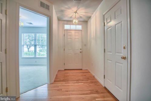 5 Leeds Ct, Lancaster, PA 17602-4676