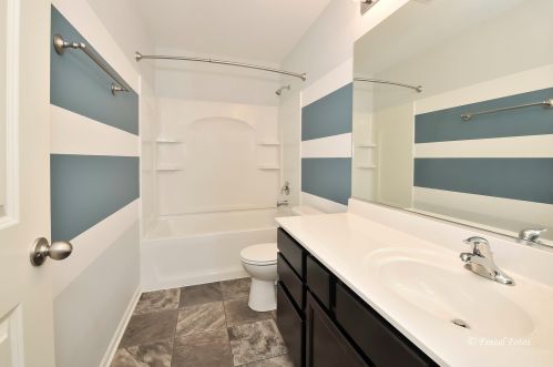 1108 Alta Vista Dr, Pingree Grove IL  60140-2058 exterior