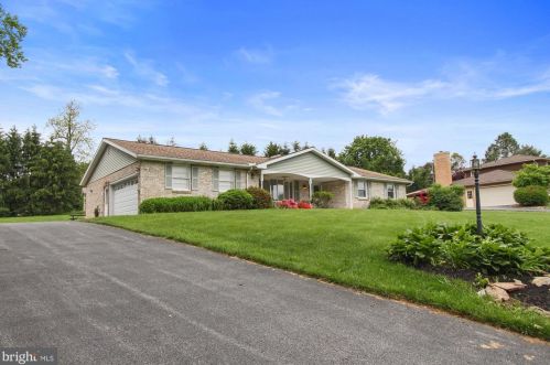 2330 Sutton Rd, York, PA 17403-5134