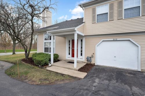 242 Teak Ln, Streamwood, IL 60107-2262