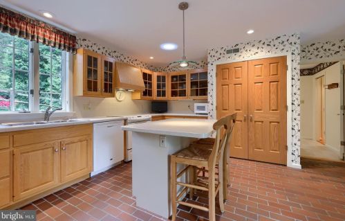 142 Bentley Ln, Lancaster PA  17603-6204 exterior