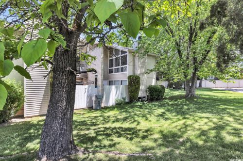 7917 Harvel Dr, Sandy UT 84070-0118 exterior