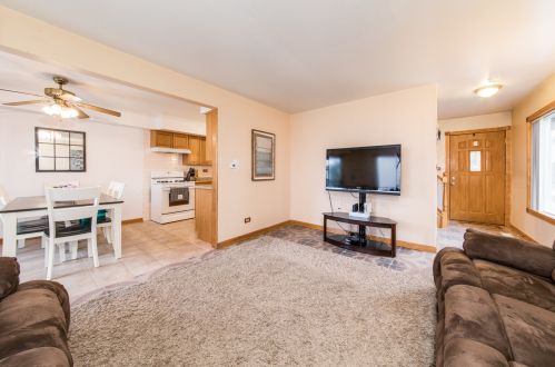 7553 Bristol Ln, Hanover Park, IL 60133-7243