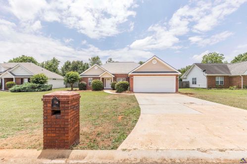 107 Venus Way, Bonaire, GA 31005-3337