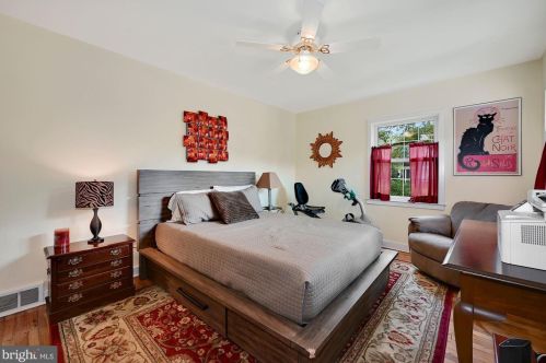 457 Crystal Lake Ave, Tavistock NJ 08033-2819 exterior